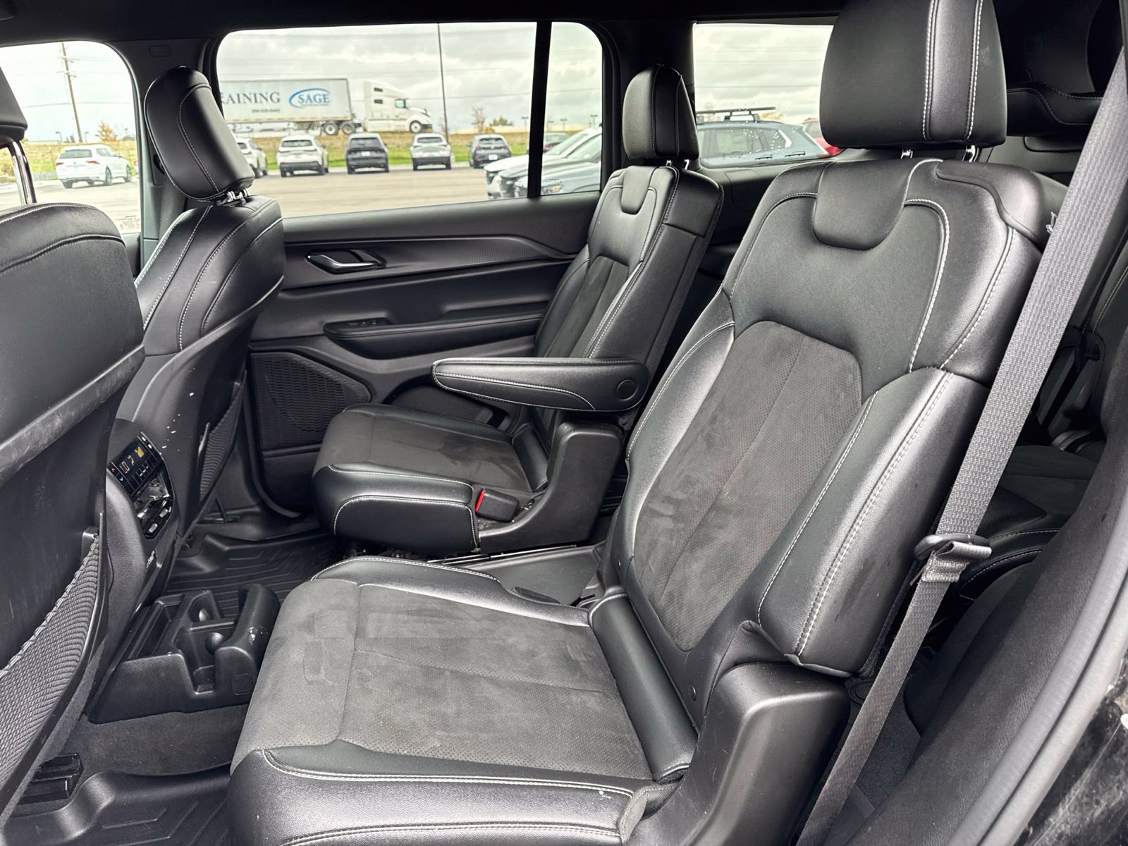Used 2024 Jeep Grand Cherokee L Laredo AWD/4WD image 10