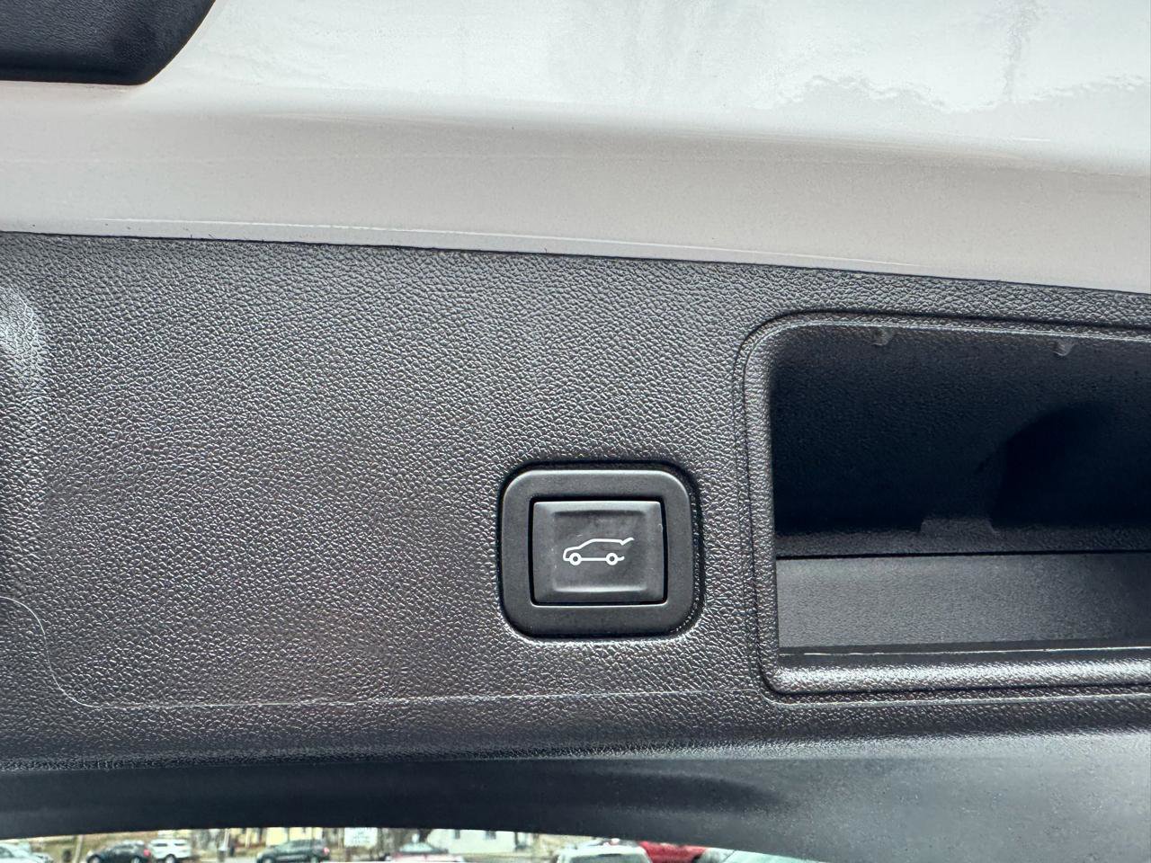 Used 2024 GMC Terrain SLE w/ Driver Convenience Package image 27