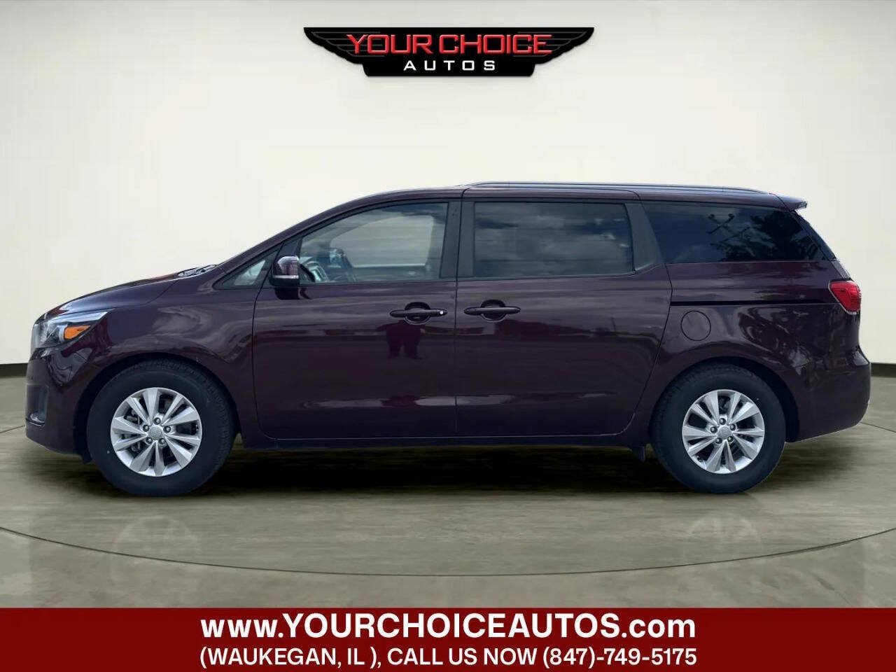 Used 2017 Kia Sedona LX w/ LX Essentials Premium Package FWD image 2