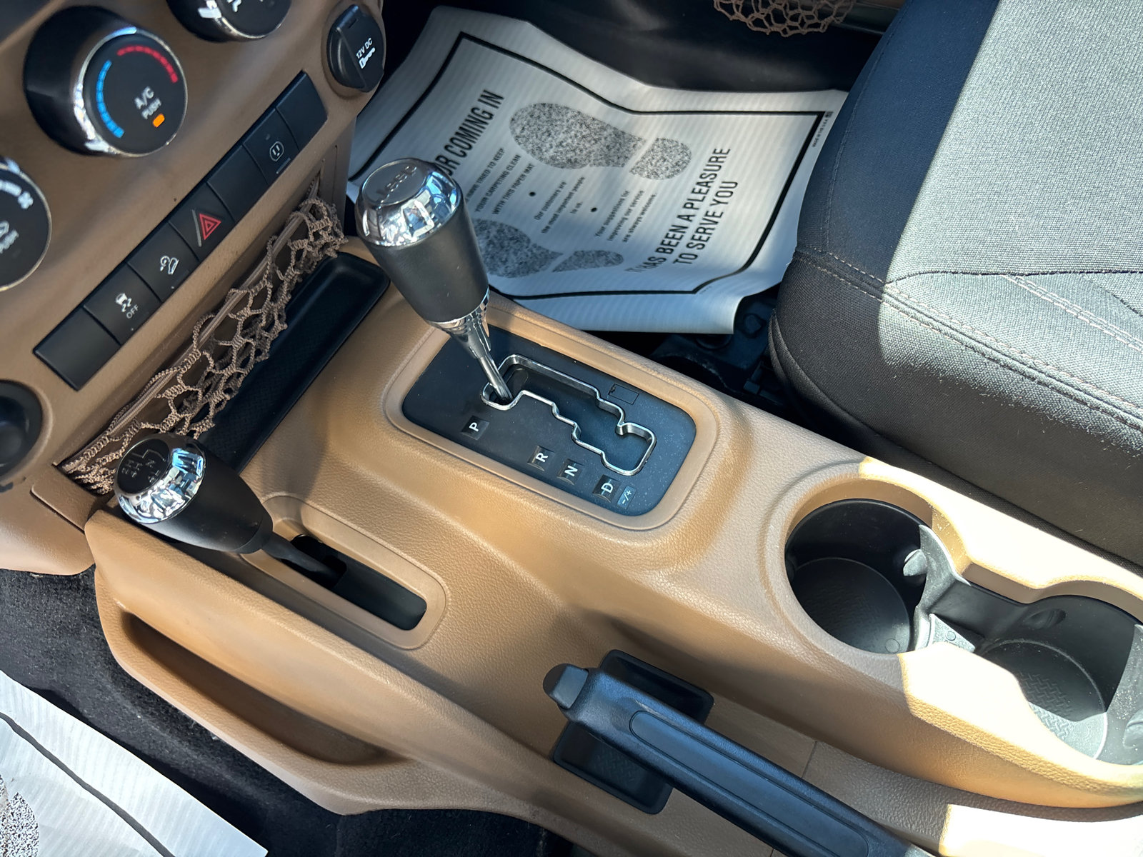 Used 2015 Jeep Wrangler Unlimited Sahara w/ Connectivity Group AWD/4WD image 19