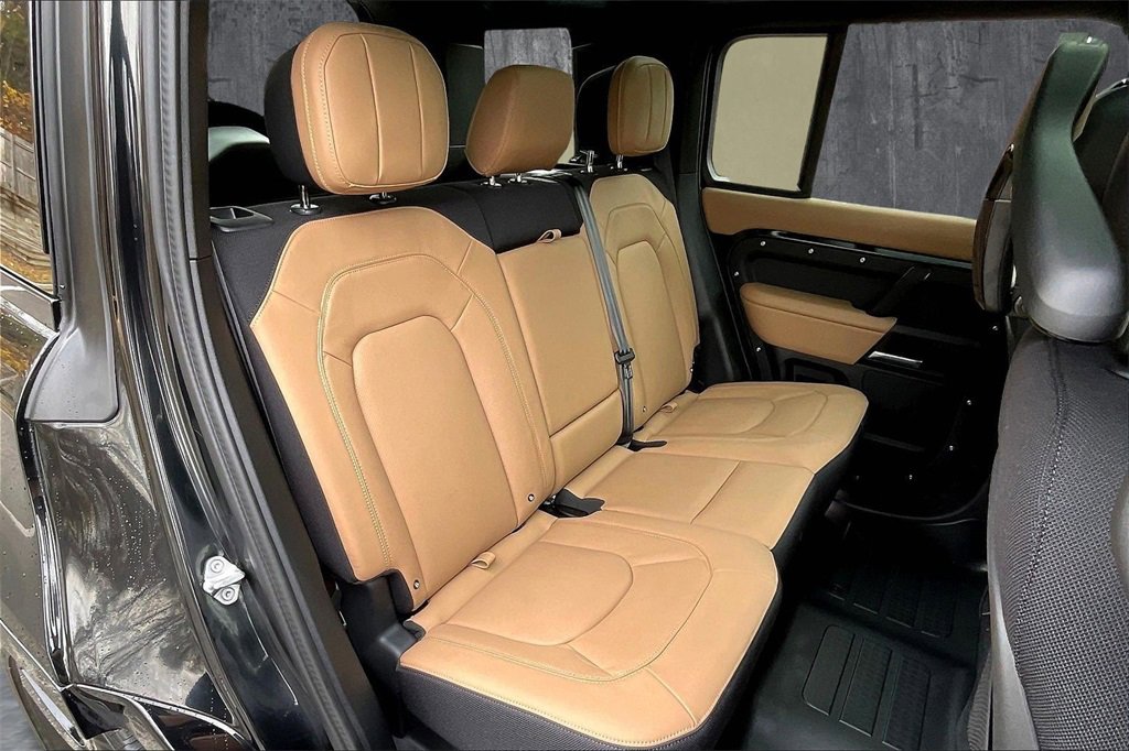 Used 2025 Land Rover Defender 110 V8 image 25