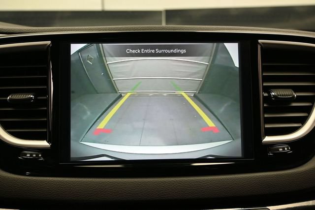 Certified 2024 Chrysler Pacifica Touring-L FWD image 40