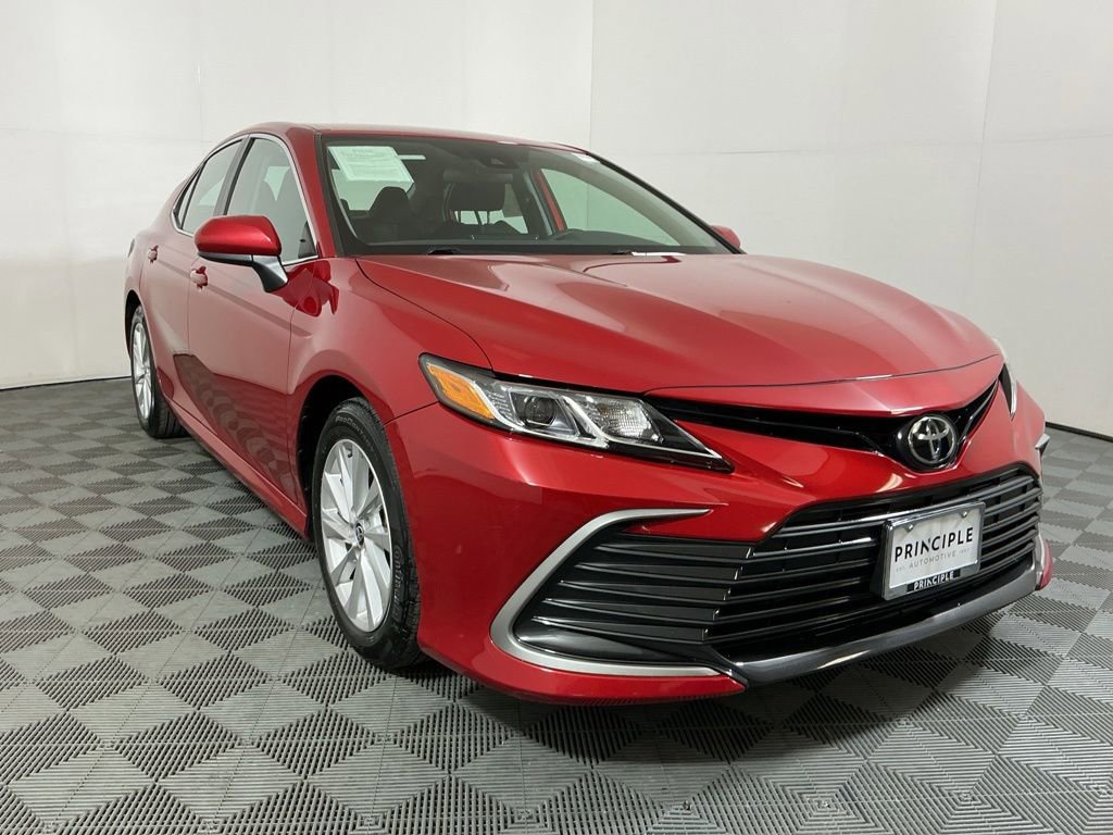 Used 2024 Toyota Camry LE FWD image 4