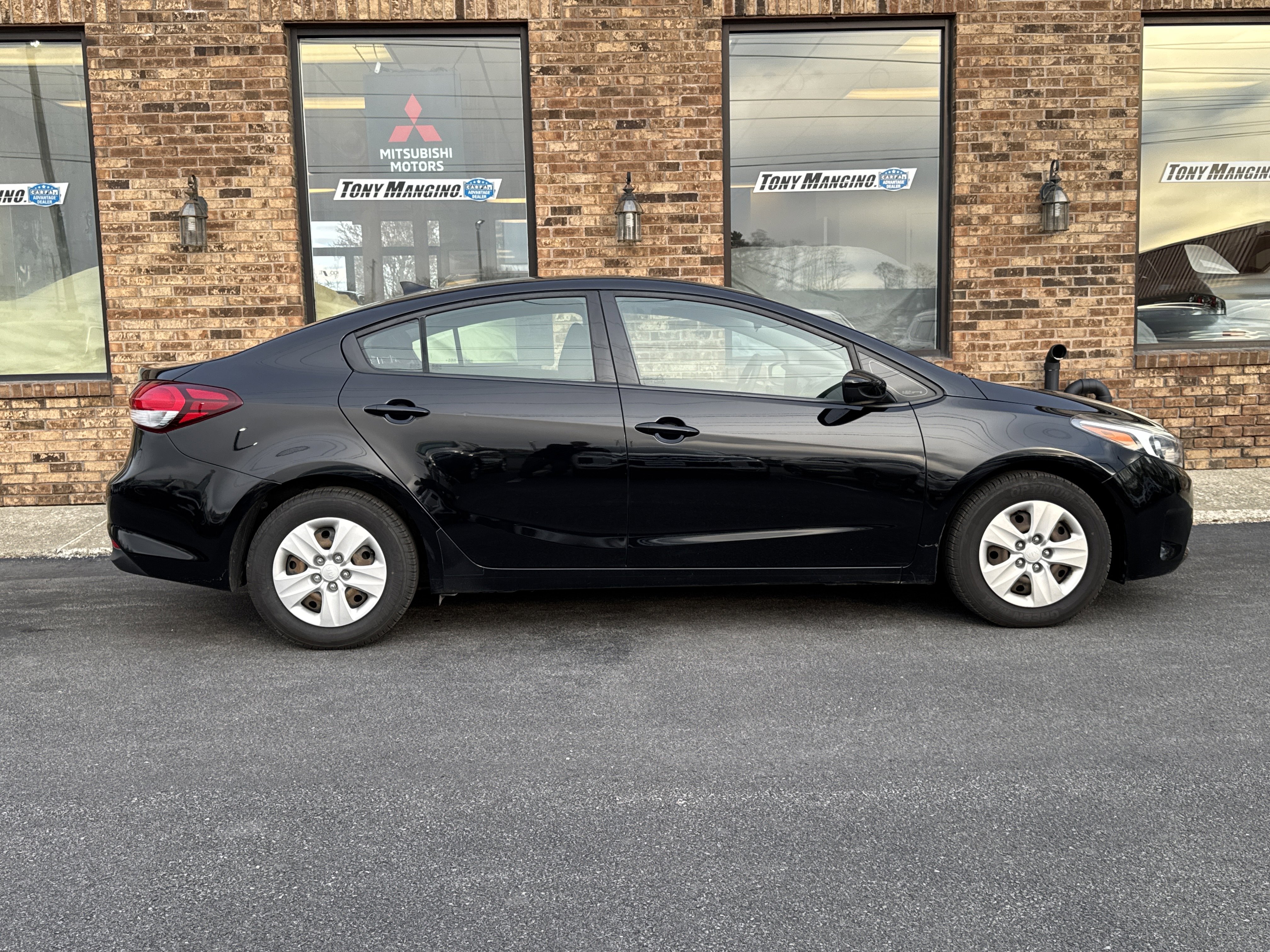 Used 2017 Kia Forte LX FWD image 6