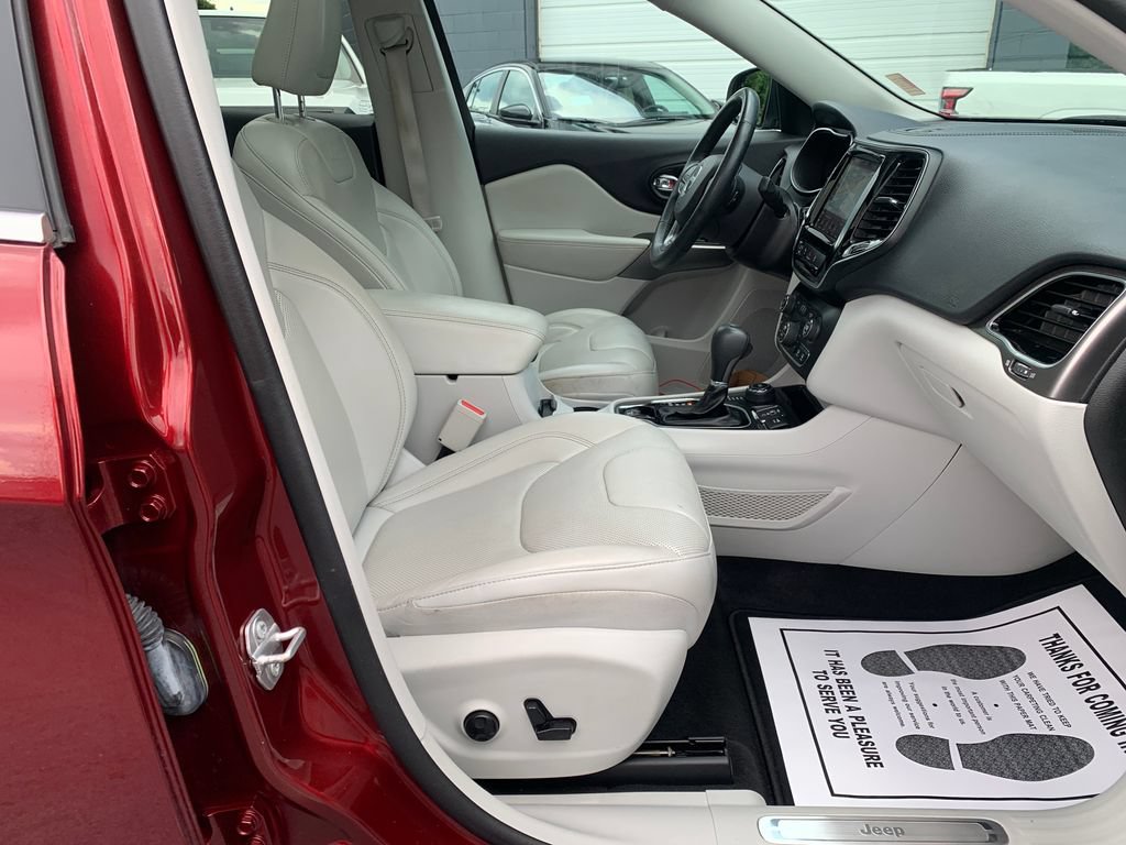 Used 2021 Jeep Cherokee Limited w/ Elite Package AWD/4WD image 30