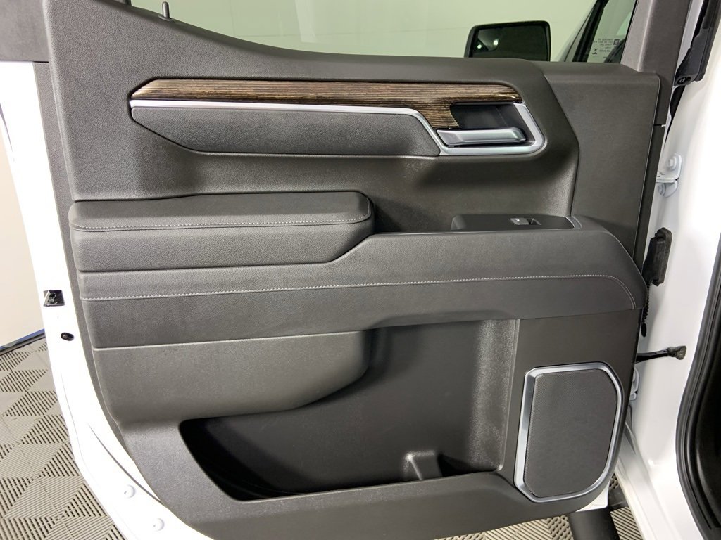 Used 2025 GMC Sierra 1500 Elevation image 17