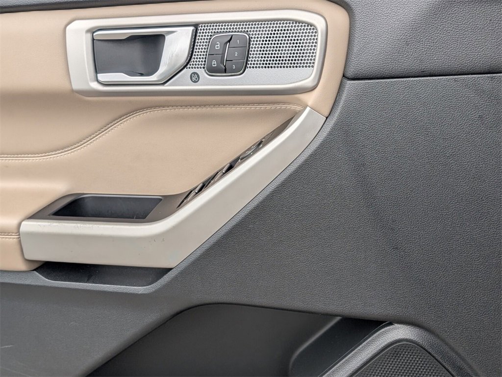 Used 2022 Ford Explorer Limited w/ Equipment Group 301A image 17