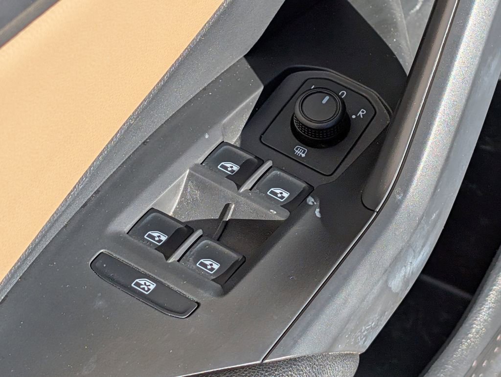 Used 2019 Volkswagen Jetta SEL Premium image 19