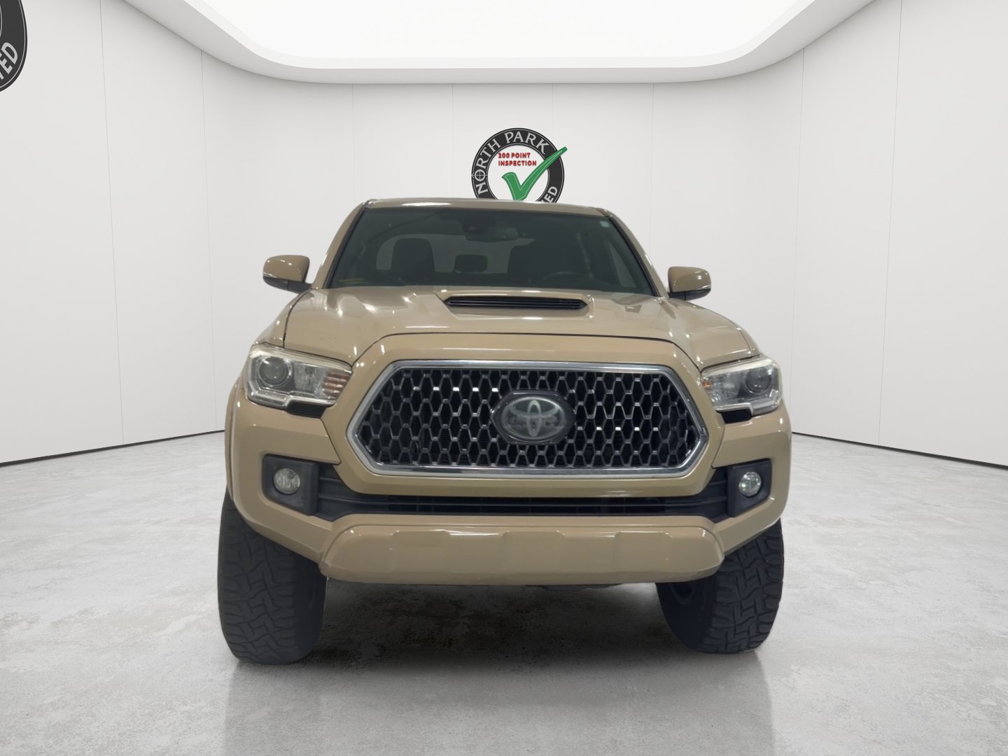 Used 2018 Toyota Tacoma TRD Sport w/ Technology Package AWD/4WD image 8