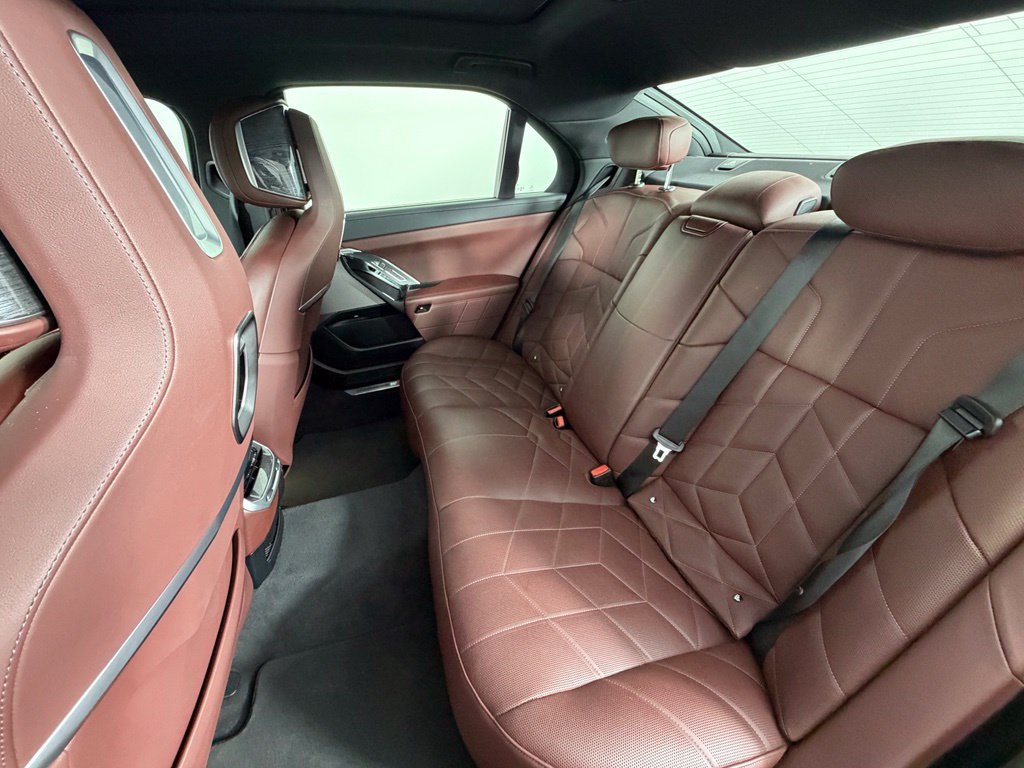 Used 2023 BMW 740i w/ Executive Package RWD image 36