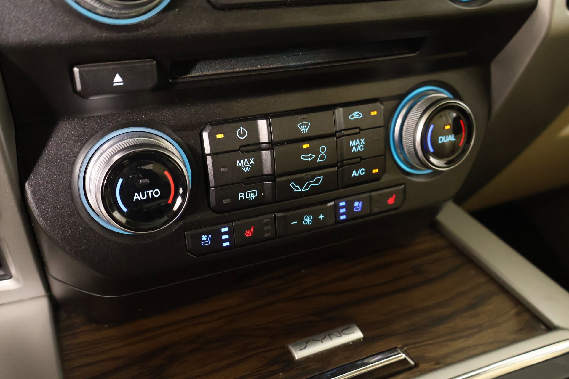 Used 2018 Ford F150 Lariat w/ Equipment Group 502A Luxury AWD/4WD image 8