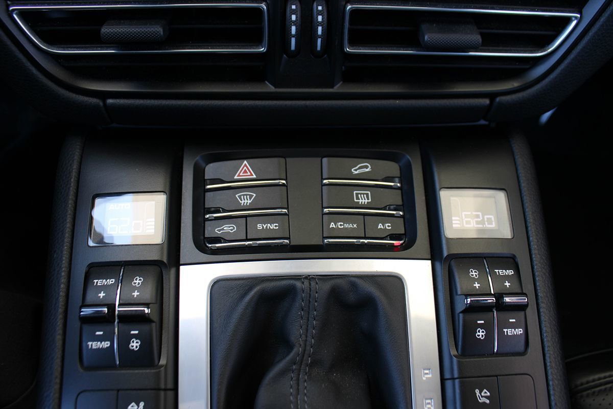 Used 2021 Porsche Macan AWD/4WD image 34