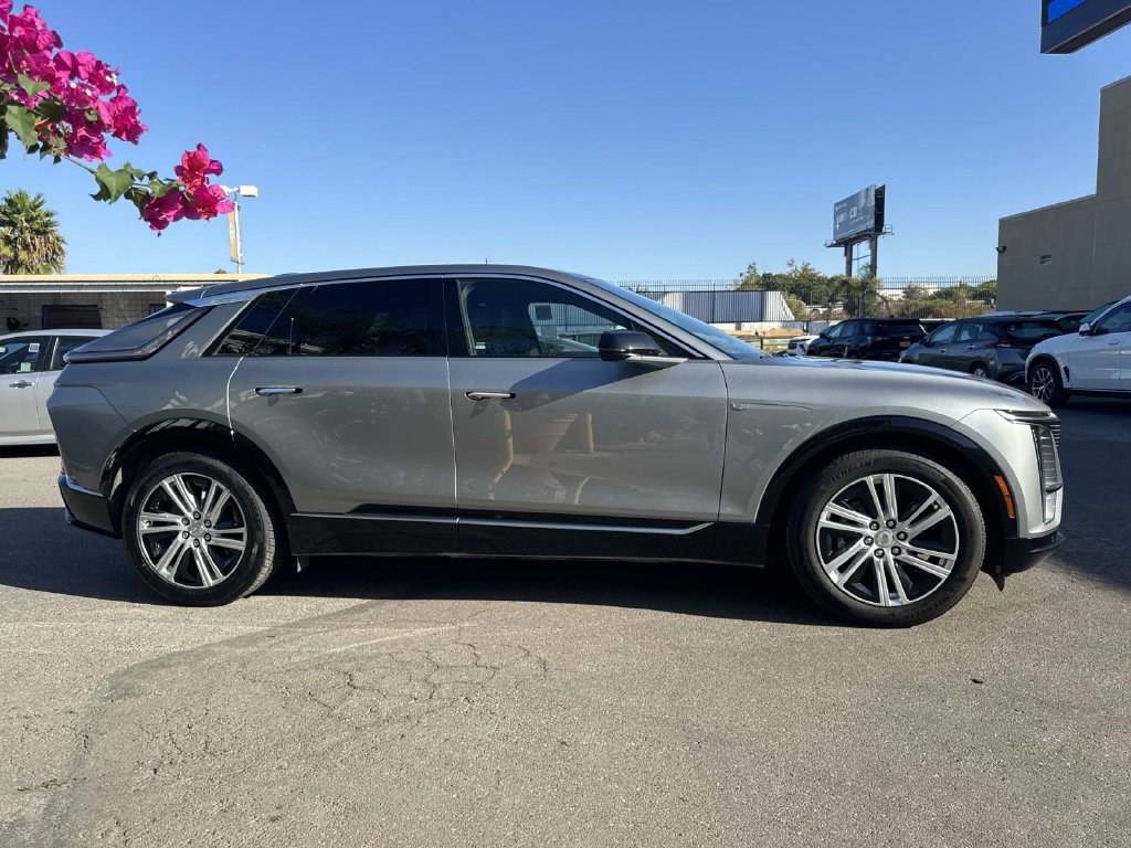 Used 2024 Cadillac Lyriq Tech RWD image 2