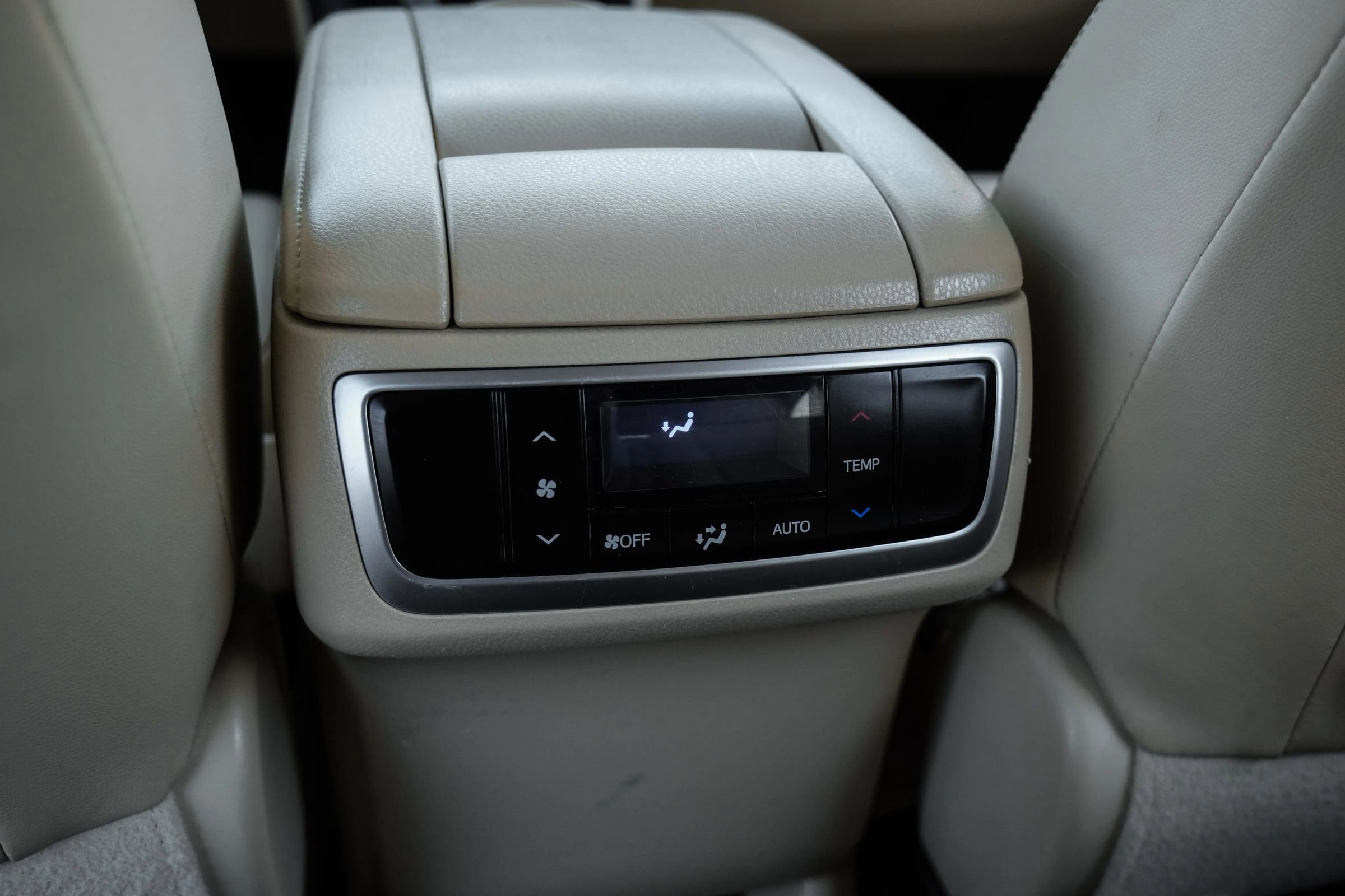 Used 2015 Toyota Highlander XLE image 34