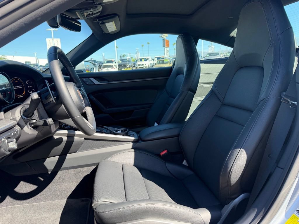 Used 2022 Porsche 911 Carrera RWD image 5