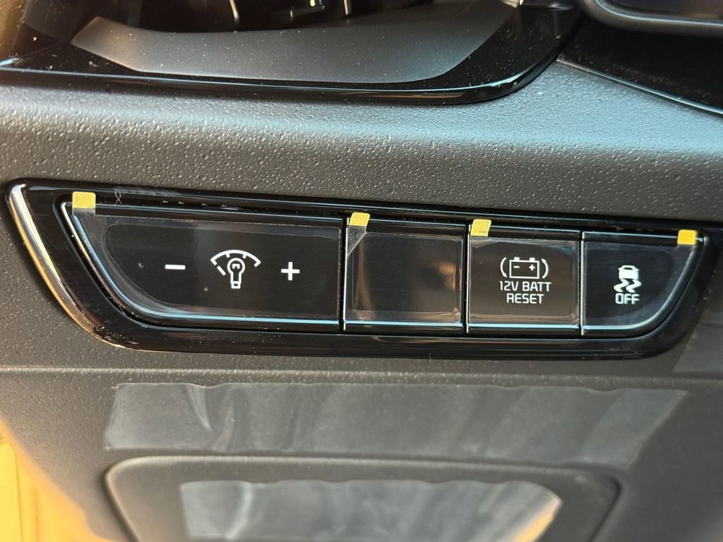 New 2025 Kia Niro EX Touring image 22