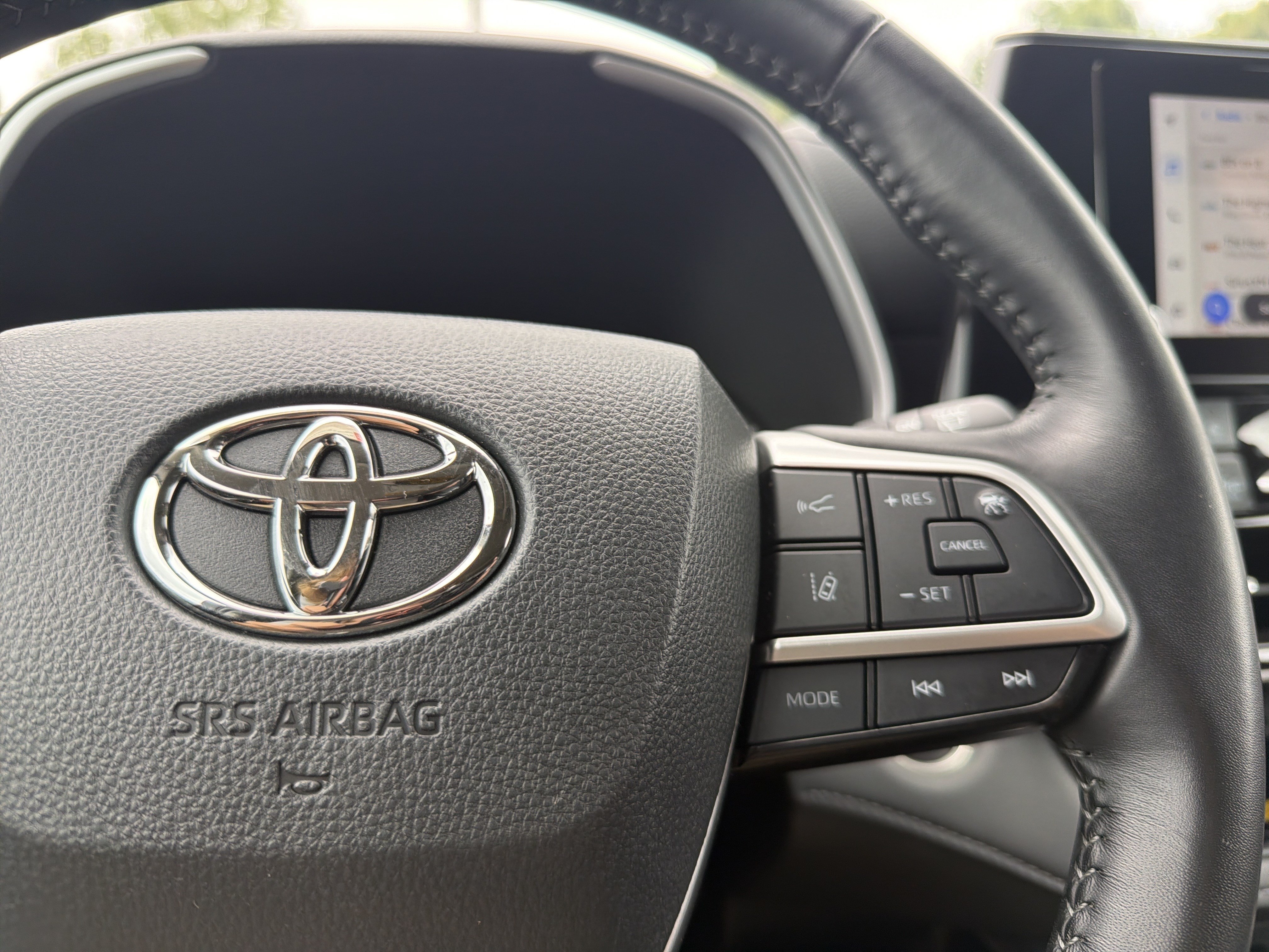 Certified 2025 Toyota Highlander XLE FWD image 10