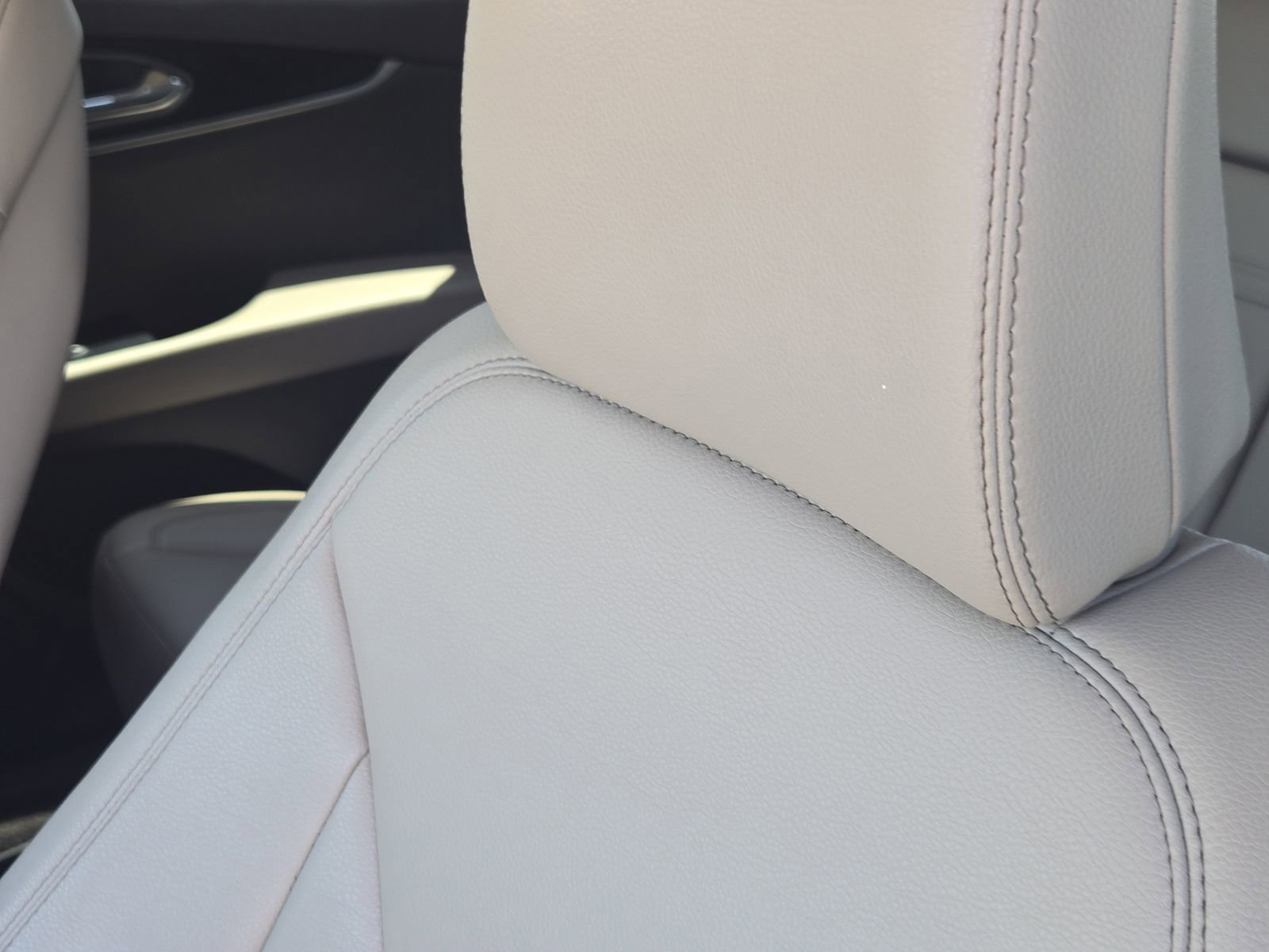 Used 2022 Lincoln Nautilus FWD w/ Premium Package image 18