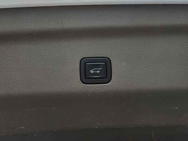 Used 2022 GMC Yukon Denali RWD image 27