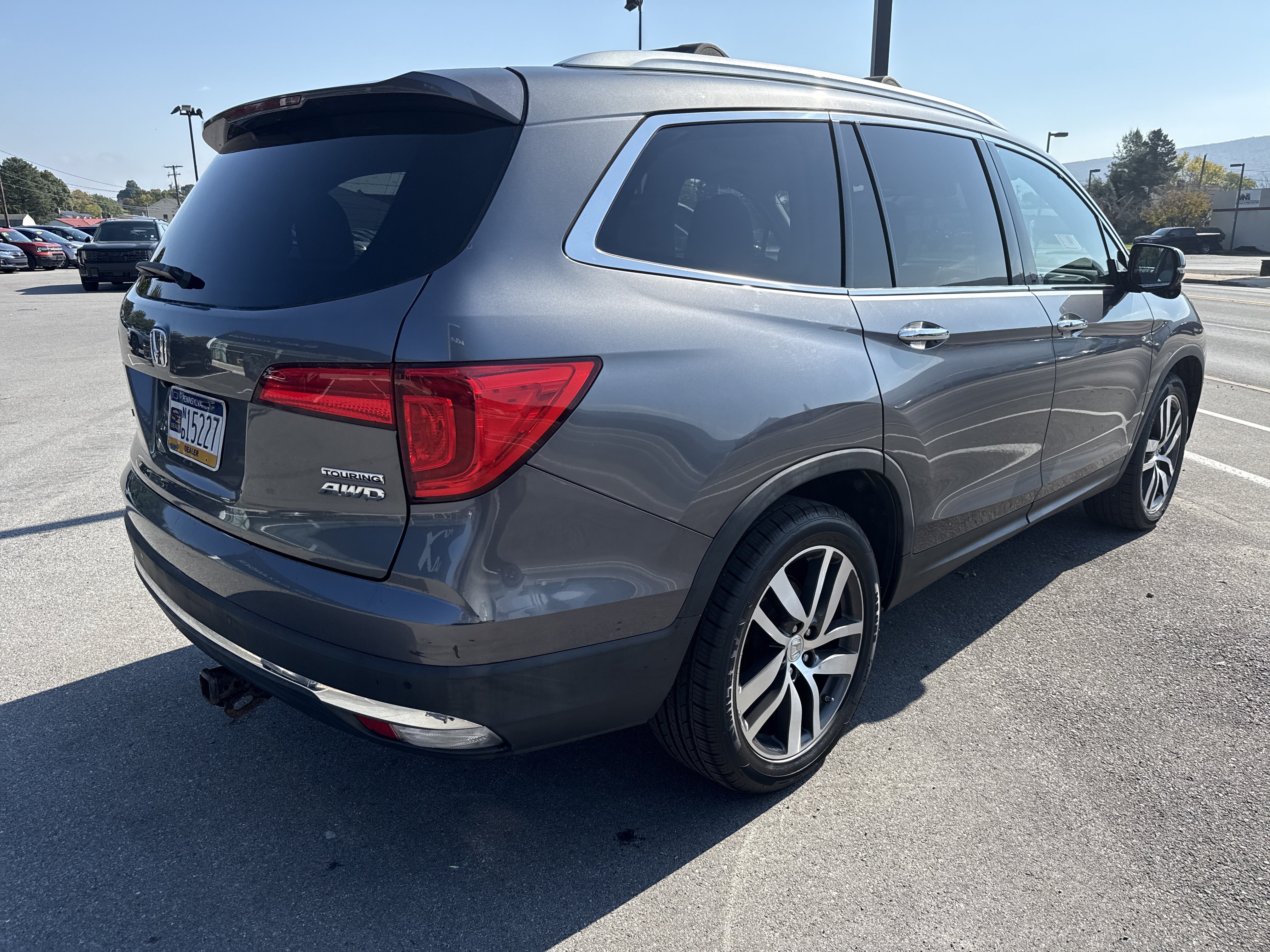 Used 2016 Honda Pilot Touring image 3