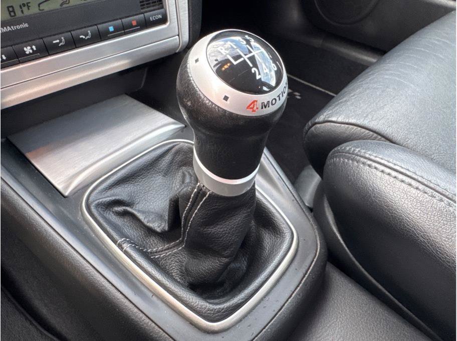 Used 2004 Volkswagen R32 AWD/4WD image 19