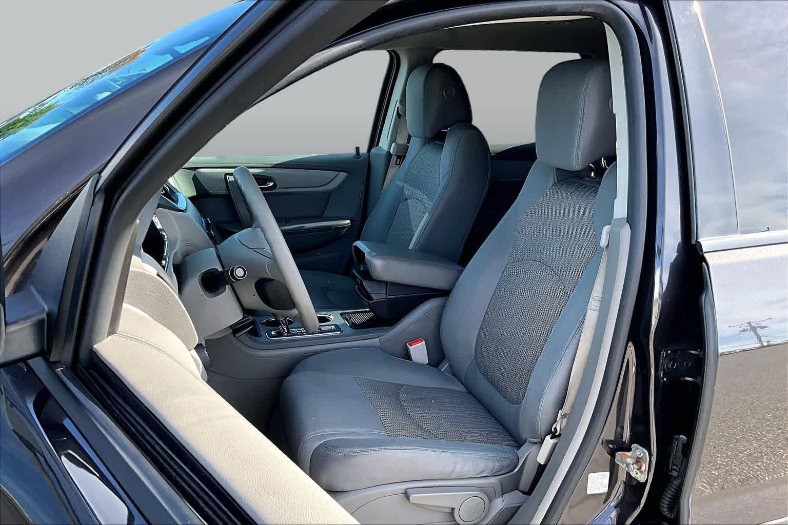 Used 2017 Chevrolet Traverse LS FWD image 9