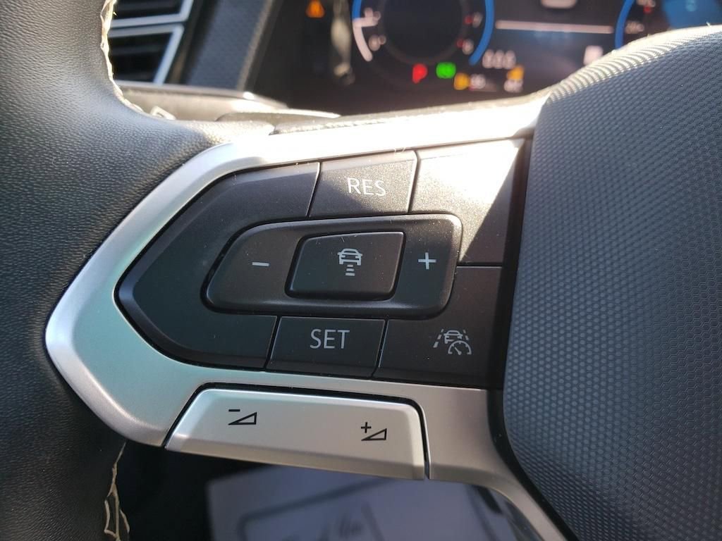 Used 2024 Volkswagen Atlas Cross Sport SEL image 17