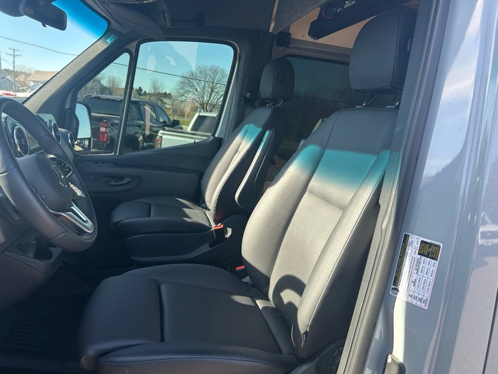 Used 2024 Mercedes-Benz Sprinter 2500 image 10