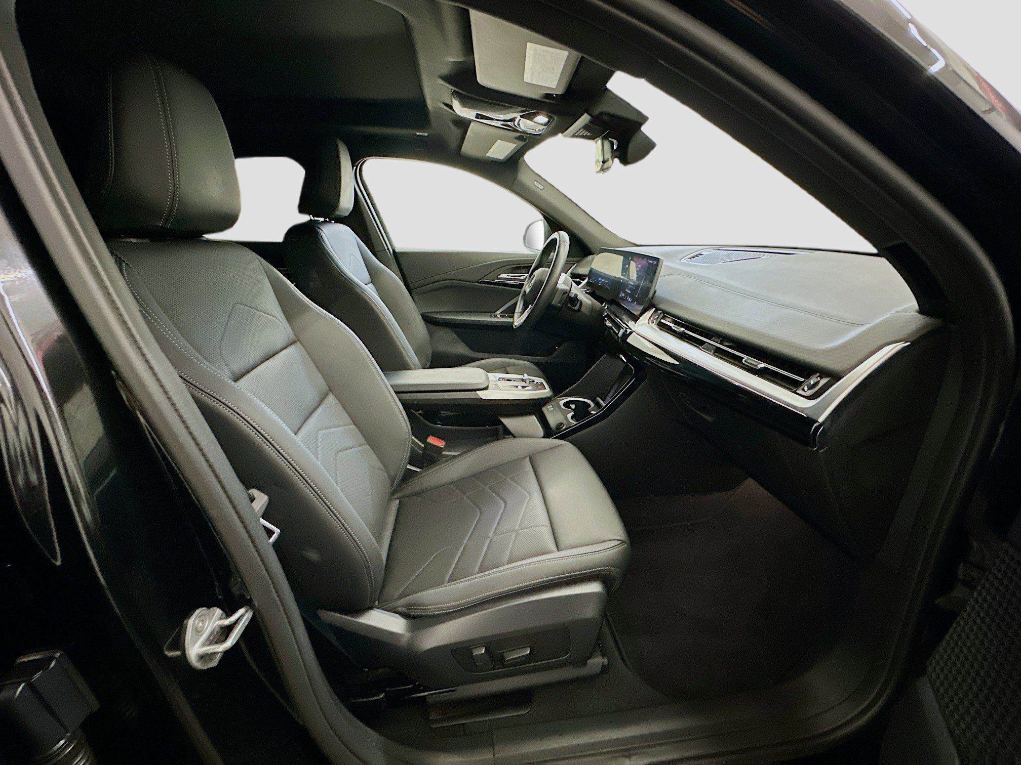 Used 2025 BMW X2 xDrive28i image 33