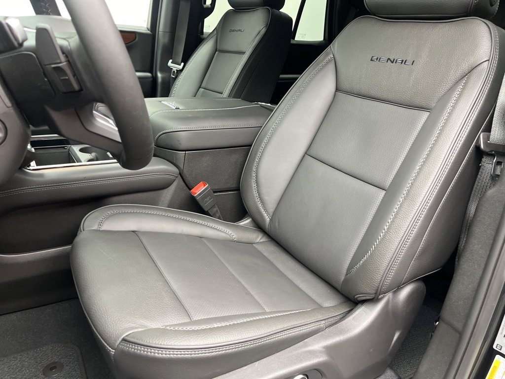 New 2026 GMC Yukon Denali w/ Sun & Power Step Package image 9