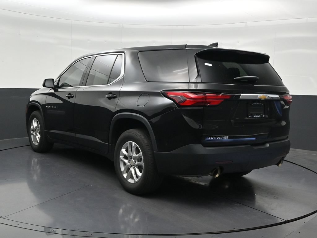 Used 2023 Chevrolet Traverse LS FWD image 3