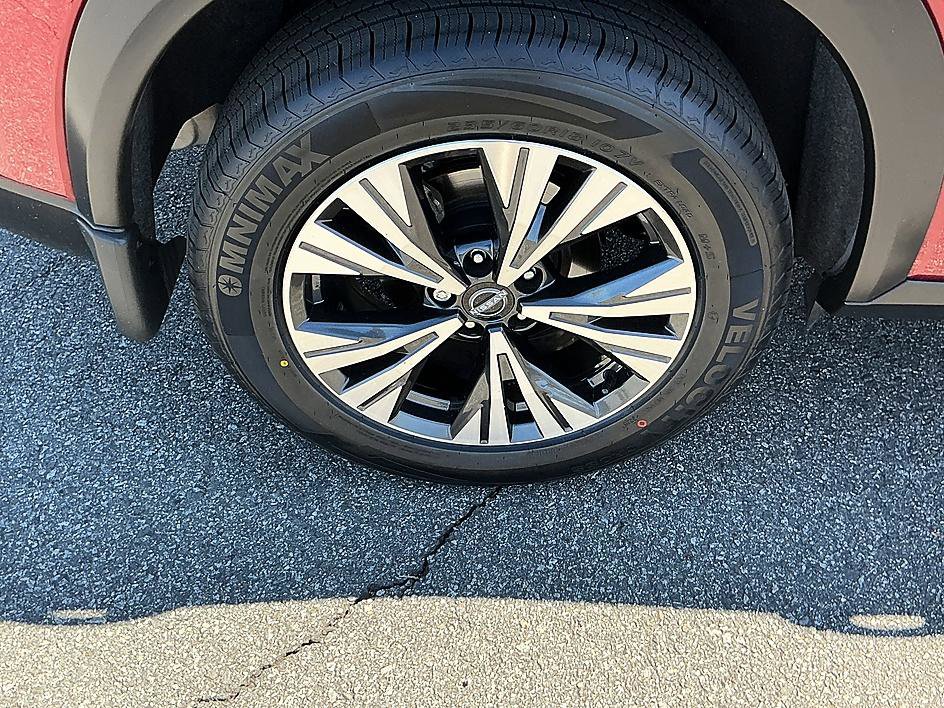 Certified 2023 Nissan Rogue SV image 9