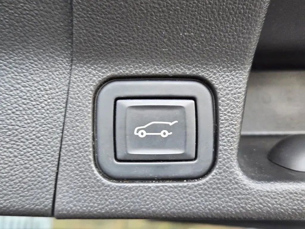 Used 2022 GMC Acadia SLT w/ Preferred Package image 32