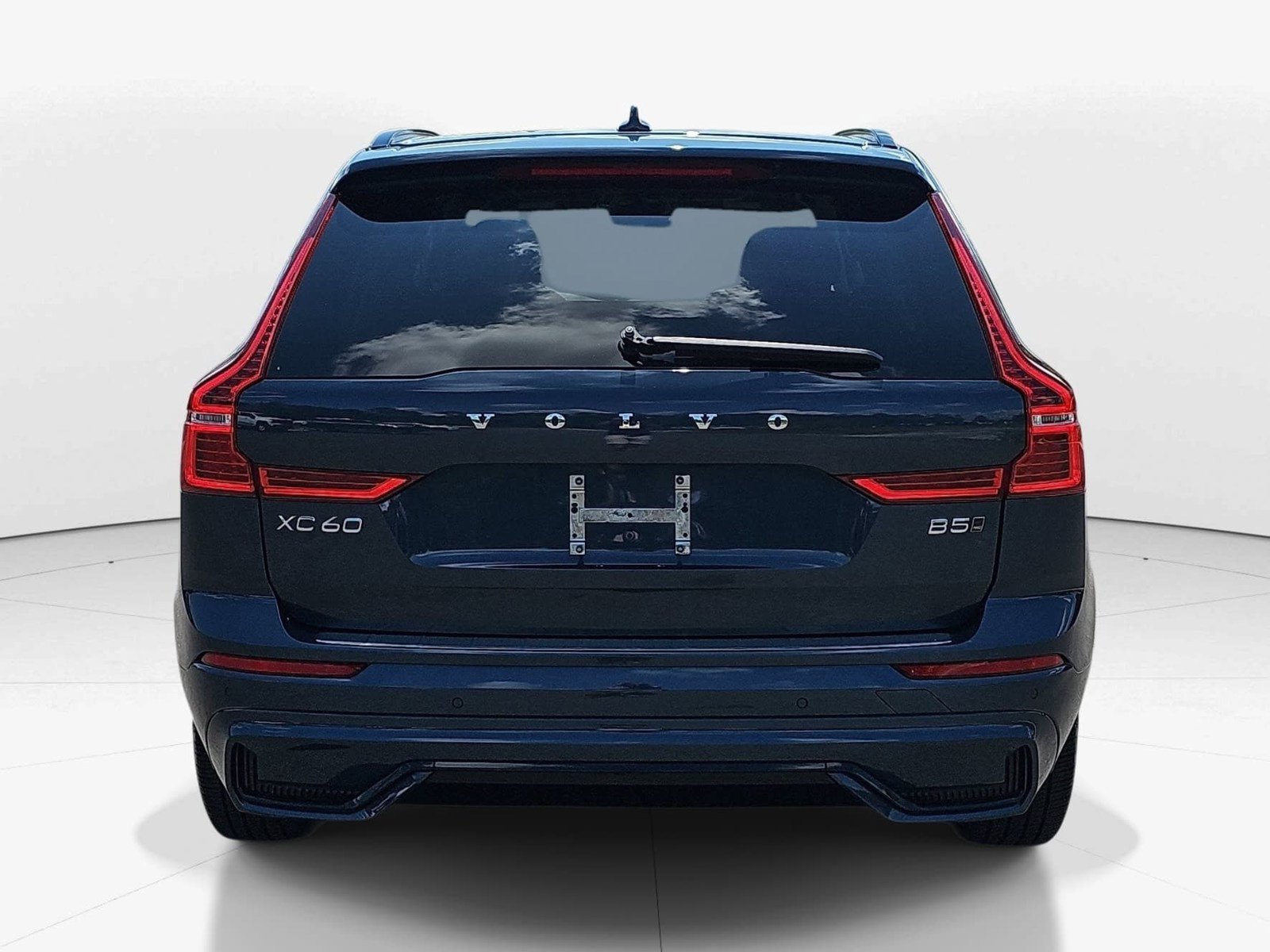 Used 2024 Volvo XC60 B5 Core w/ Protection Package Premier AWD/4WD image 5