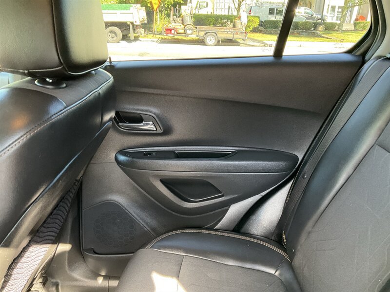 Used 2019 Chevrolet Trax LT w/ Sun & Sound Package AWD/4WD image 15