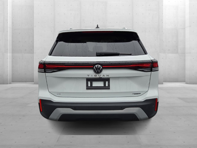 Certified 2025 Volkswagen Tiguan SE AWD/4WD image 5