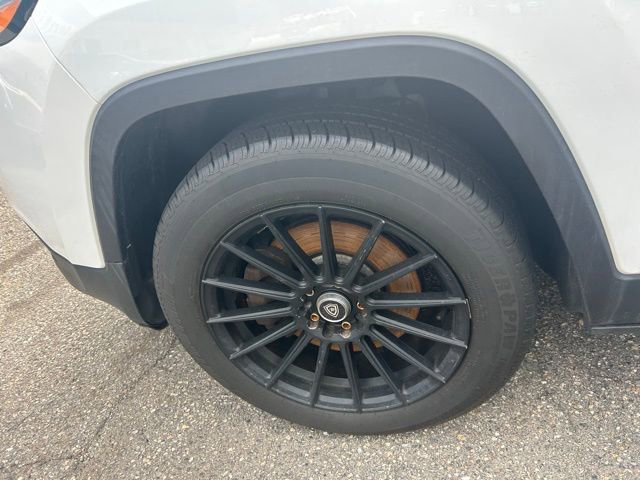 Used 2018 Jeep Cherokee Limited image 8