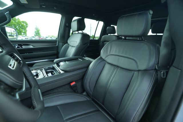 New 2026 Jeep Grand Wagoneer Summit AWD/4WD image 44