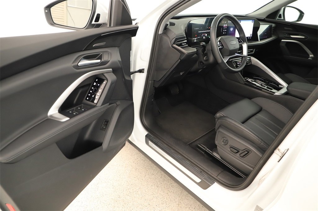 Certified 2025 Audi Q5 Prestige w/ 20" Wheel Package image 14
