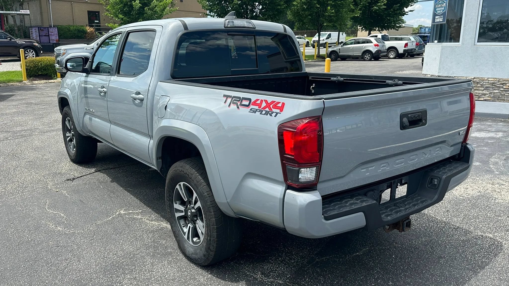 Used 2018 Toyota Tacoma TRD Sport AWD/4WD image 7