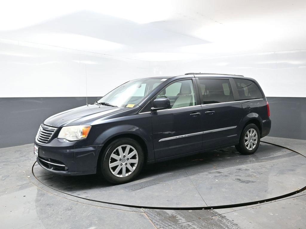 Used 2013 Chrysler Town & Country Touring image 9