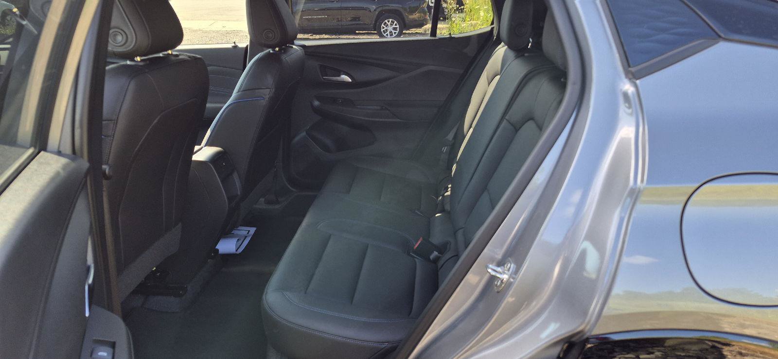 Used 2025 Buick Envista Sport Touring w/ Experience Buick Package FWD image 7