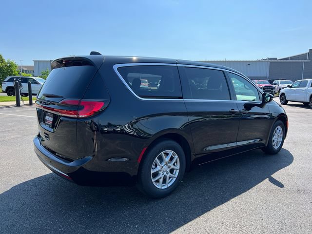 New 2027 Chrysler Pacifica Select w/ Family Tech Group FWD image 8