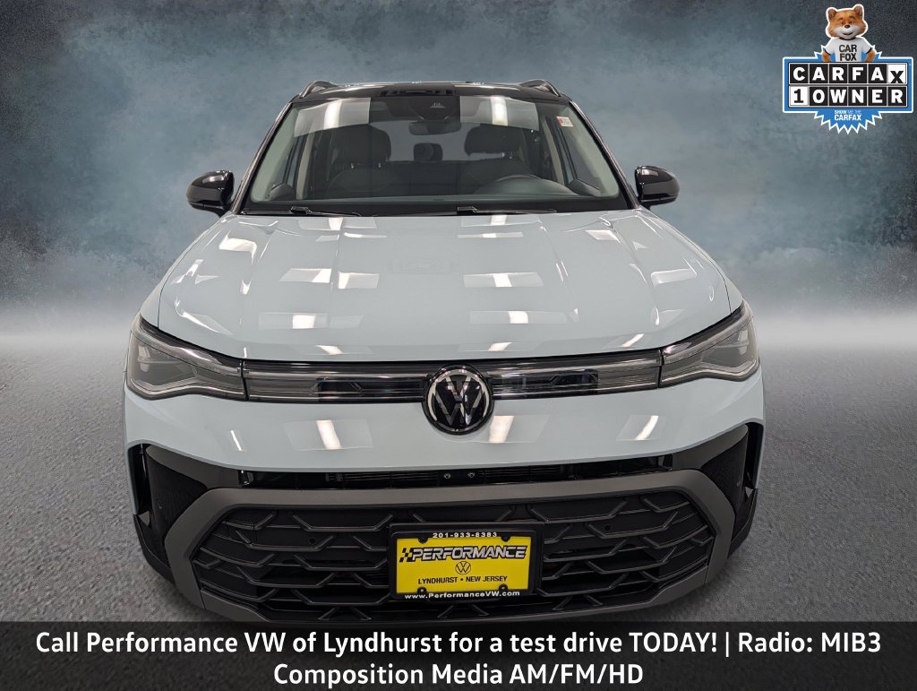 Used 2025 Volkswagen Taos SE AWD/4WD image 2