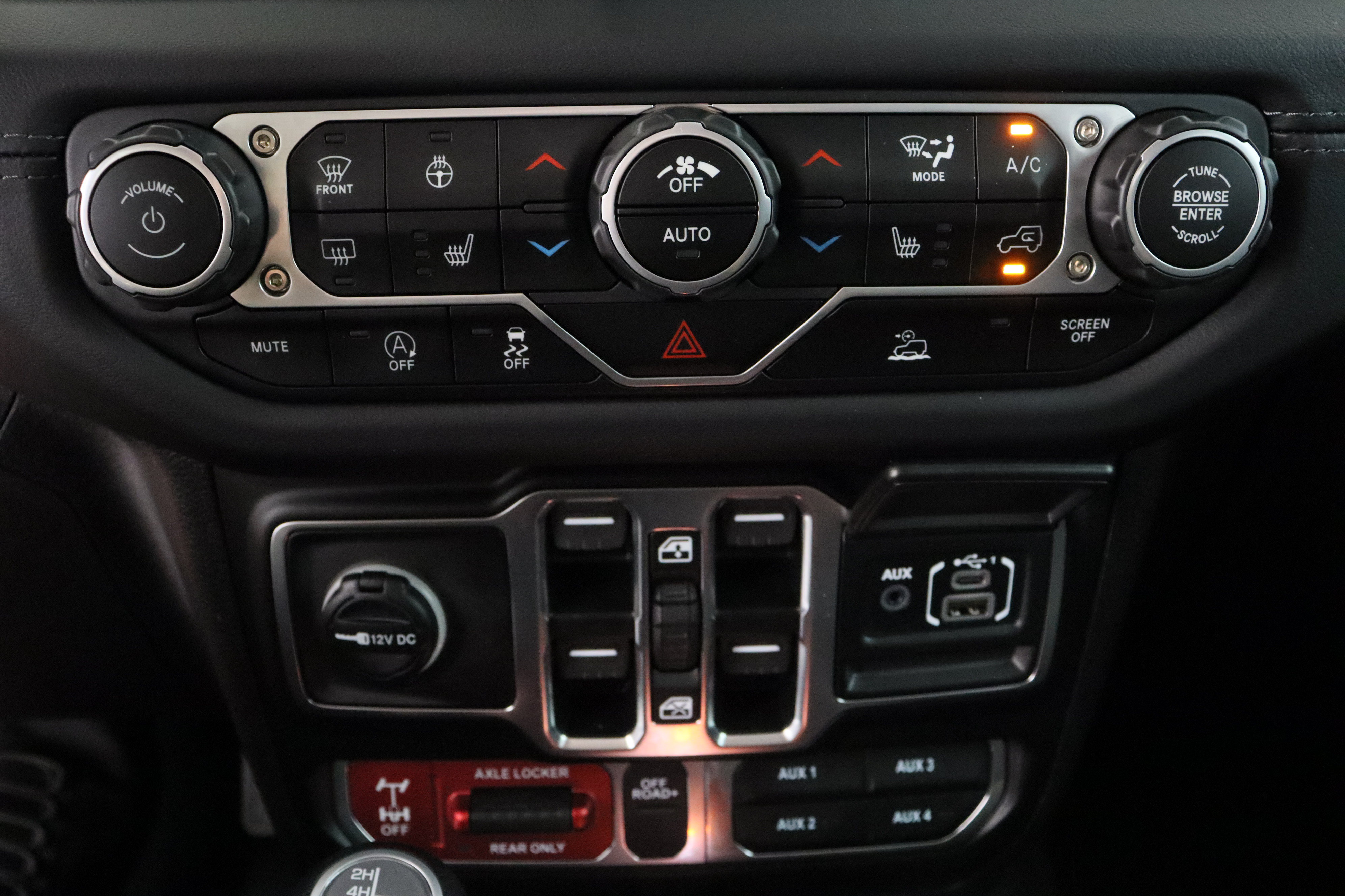 Used 2025 Jeep Gladiator Mojave w/ Convenience Group AWD/4WD image 19