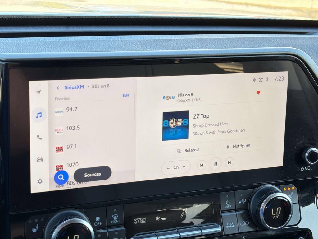 Used 2024 Toyota Highlander XLE FWD image 14