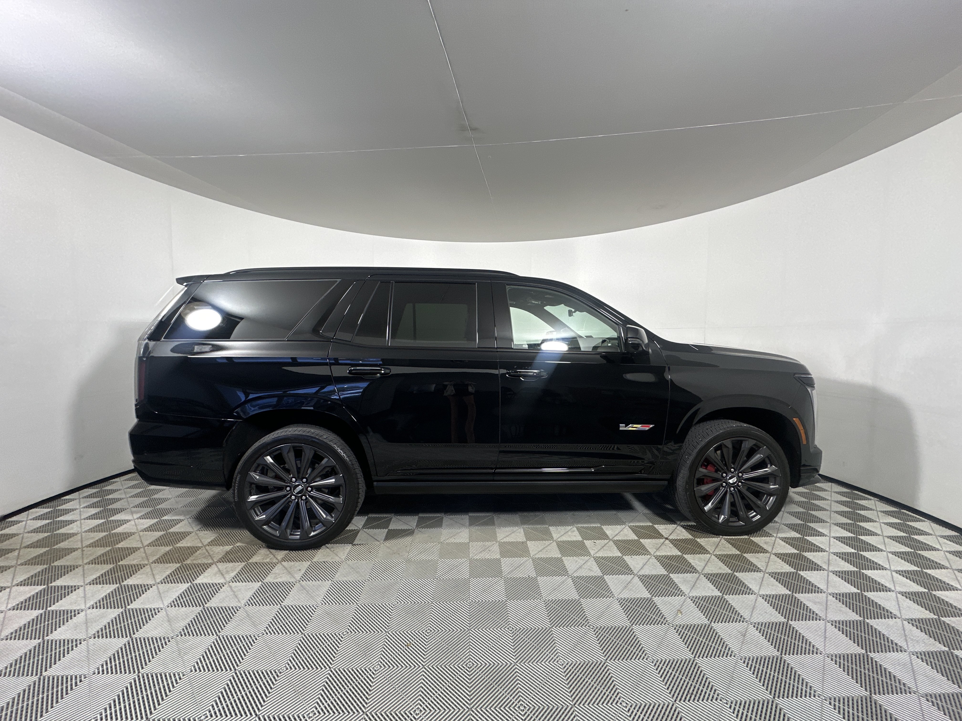 Used 2025 Cadillac Escalade V AWD/4WD image 8