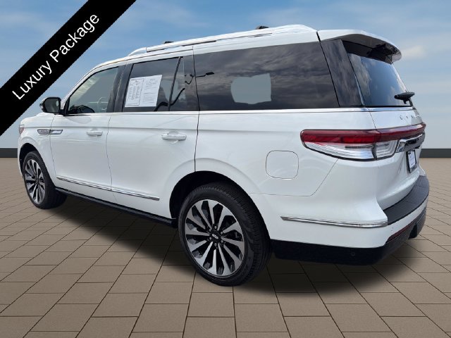 Certified 2024 Lincoln Navigator Reserve AWD/4WD image 4