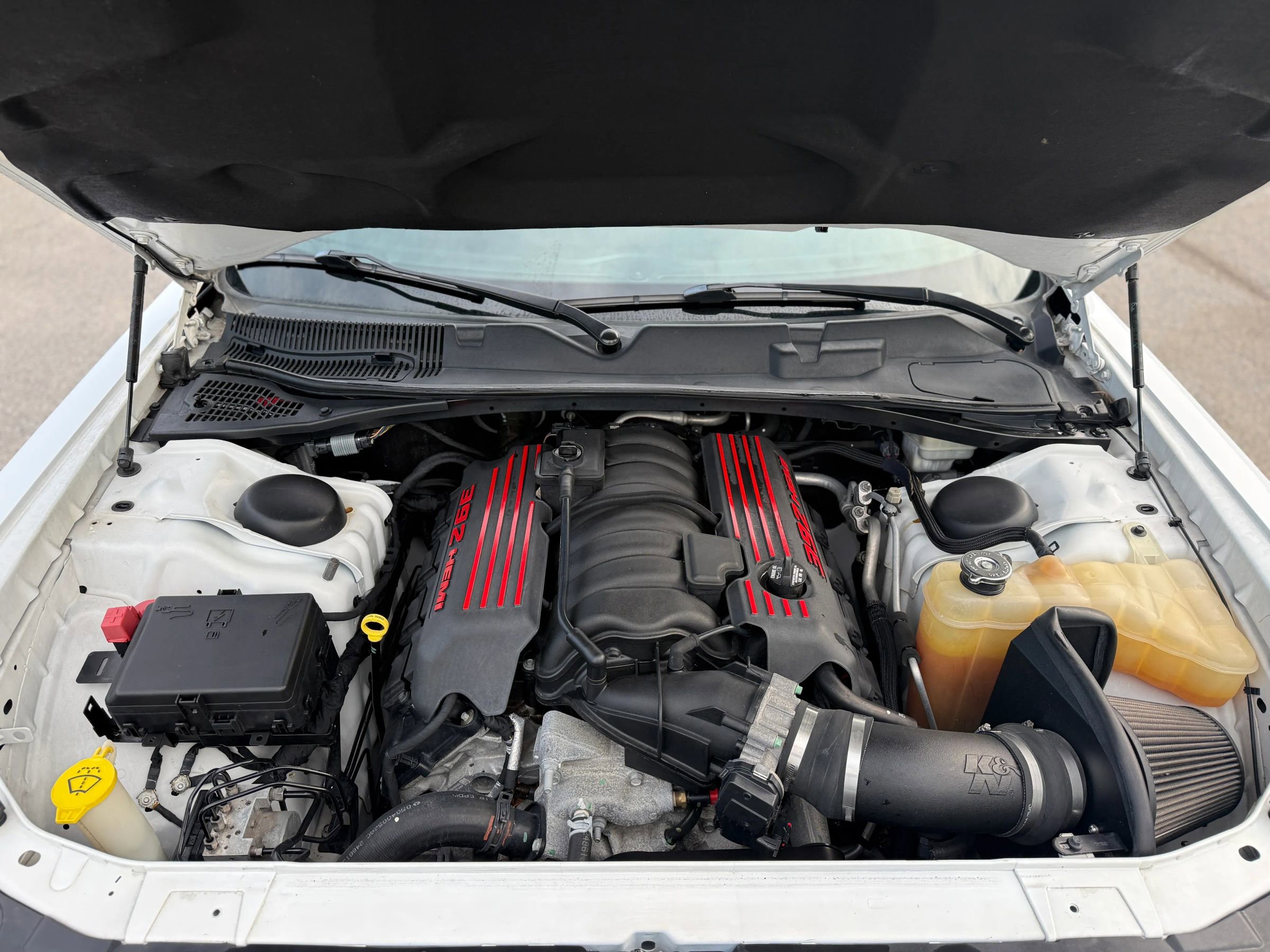 Used 2015 Dodge Challenger SRT image 11