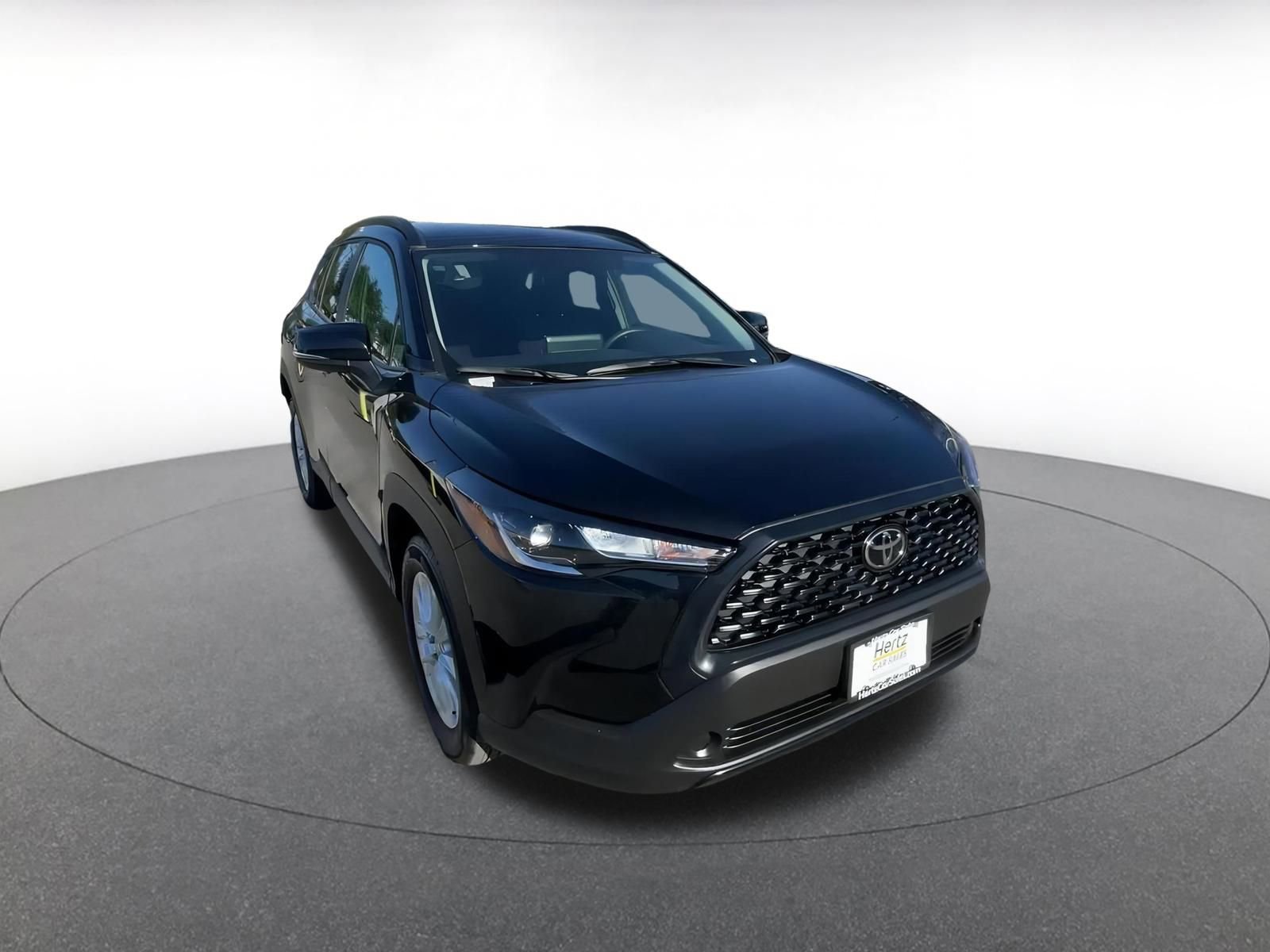 Used 2025 Toyota Corolla Cross LE image 3